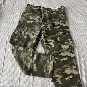 Banana Republic camo cargo pants for men Size 34 S